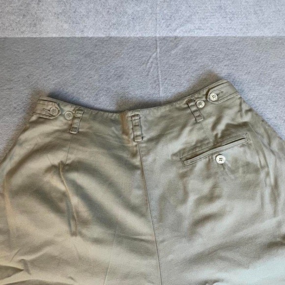 Liz sport vtg Tan khaki shorts with a relaxed fit pleated front 10/12 (30) W