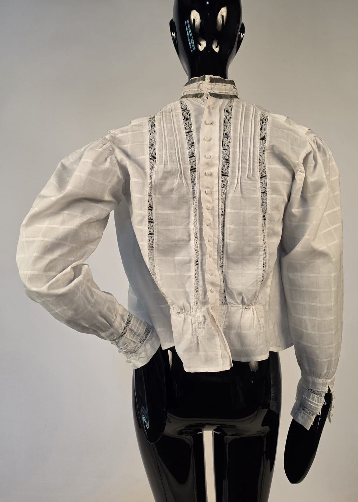 EDWARDIAN WHITE BLOUSE W LACE INSERTION + RIBBON TRIMMED HIGH COLLAR