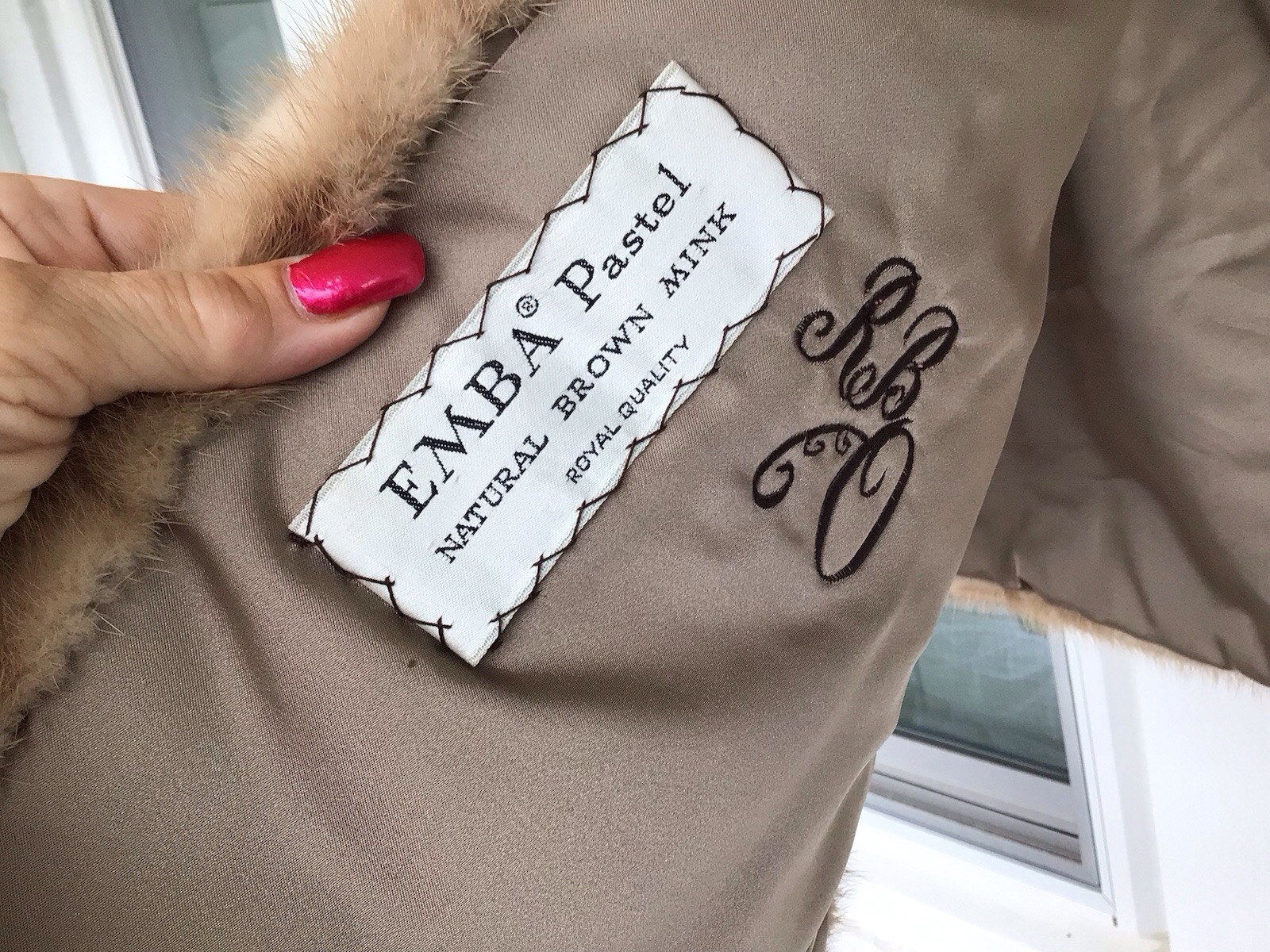 Glotzer & Glotzer Vintage Light Brown Real Mink Stole Fur With Hanger One Sz.