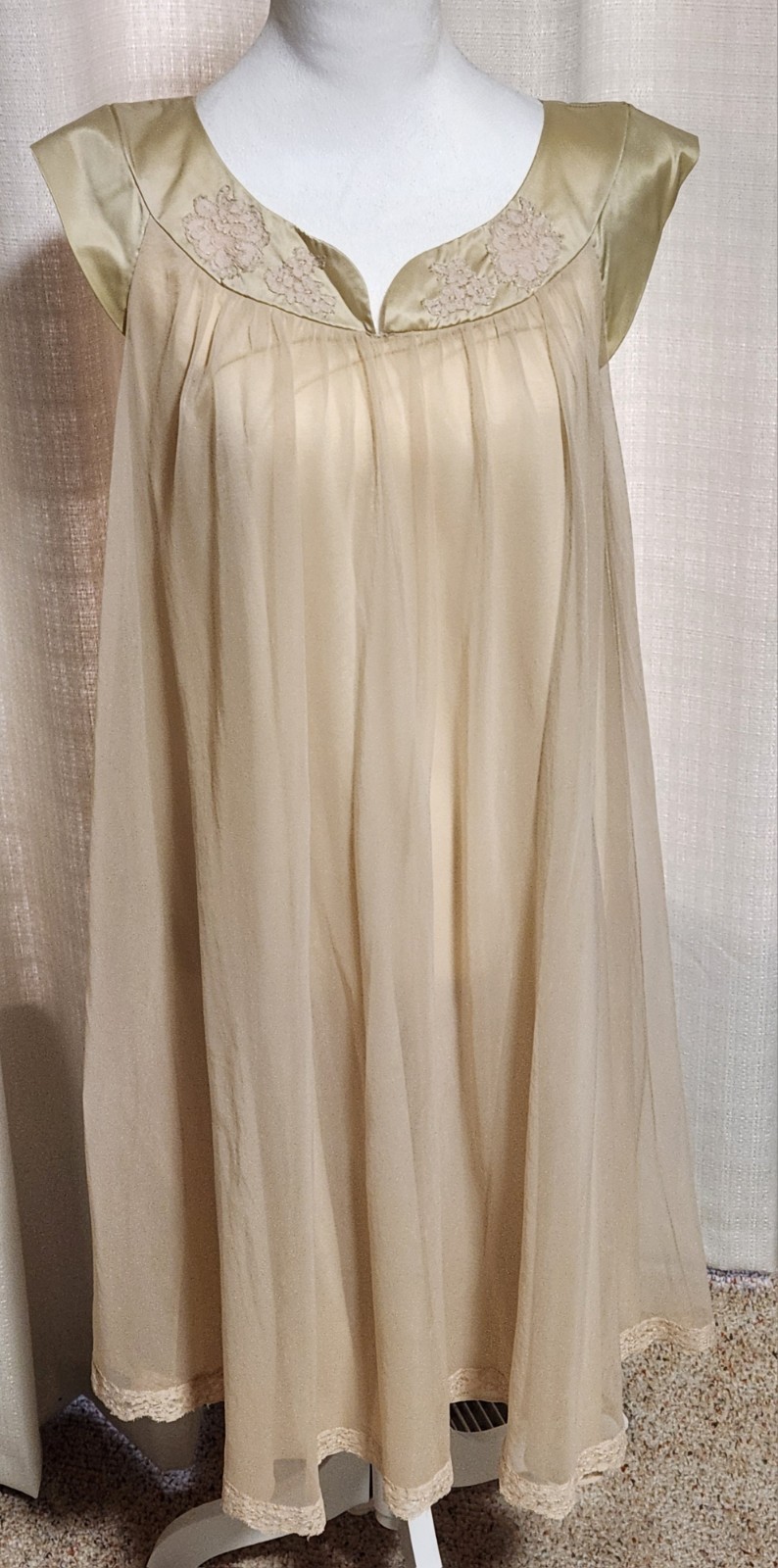 VTG Chiffon Negligee Or Gown Fully Lined Beige W/ Lace No Tag Fits Like XL
