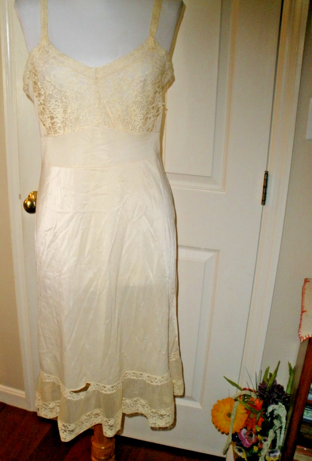 Vintage Full Slip South Forn?? Nylon Beige (see description for measurements)