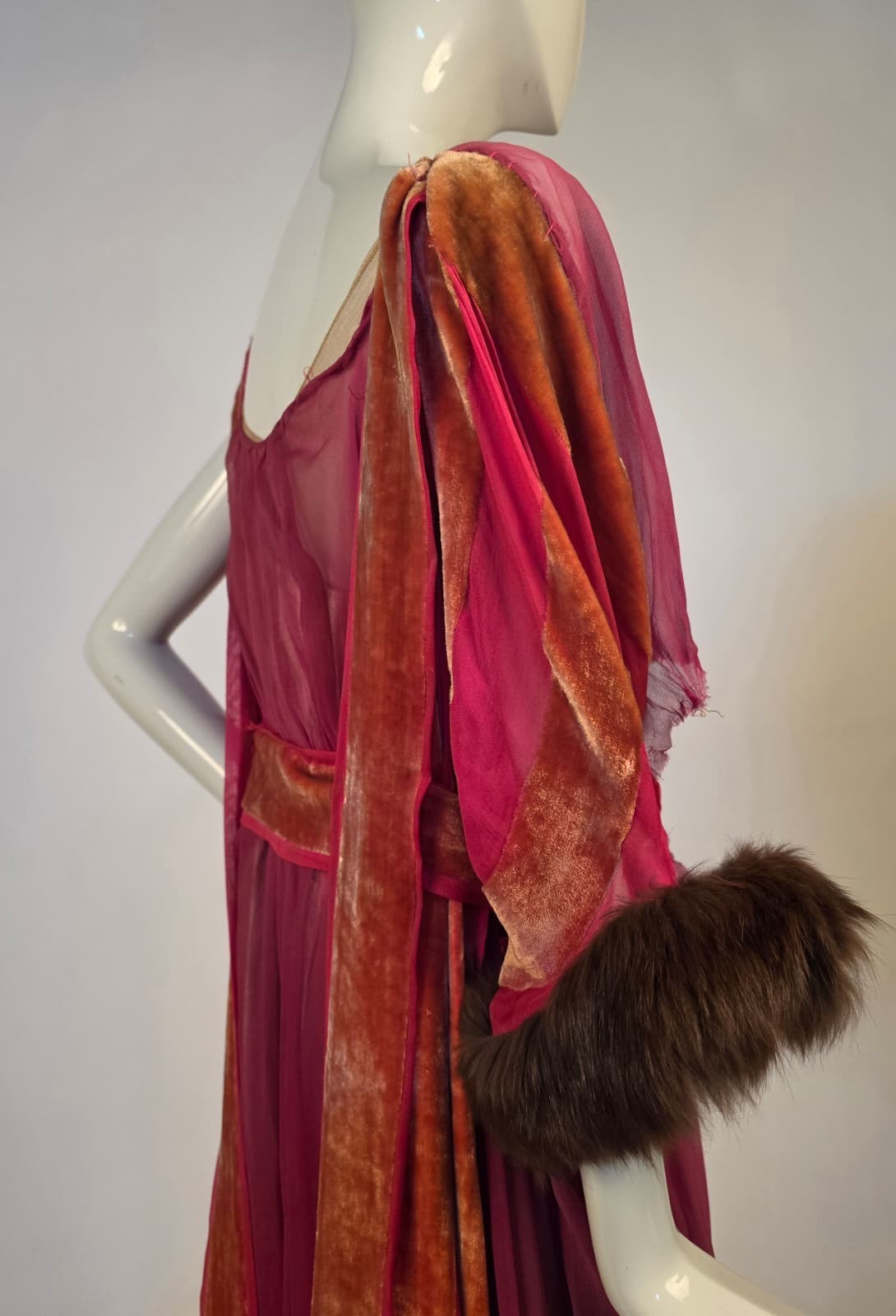 EDWARDIAN SILK CHIFFON EVENING DRESS W VELVET COVERED BOB DETAILS + FUR – AS ACQ