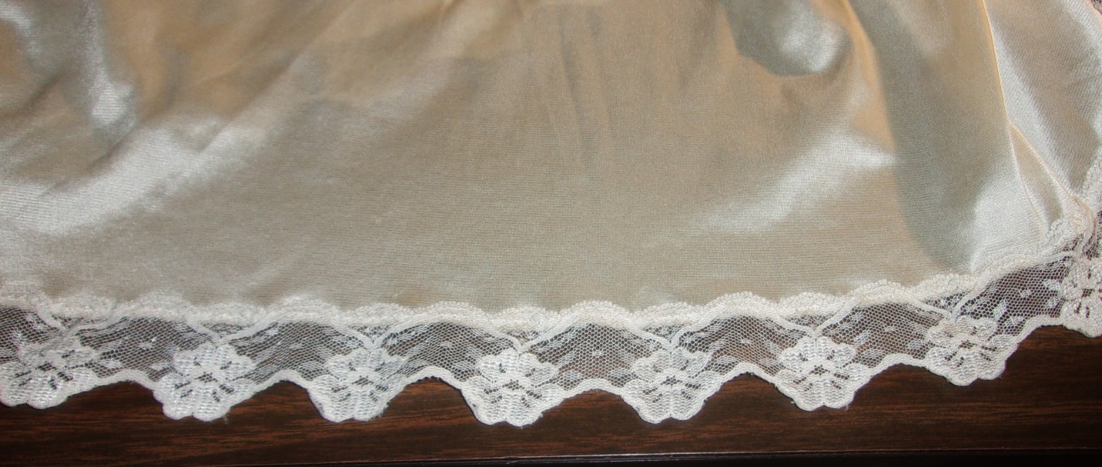Vtg Lorraine Beige Half Slip – 25&Prime; Long – Sz Small Long – Made in USA