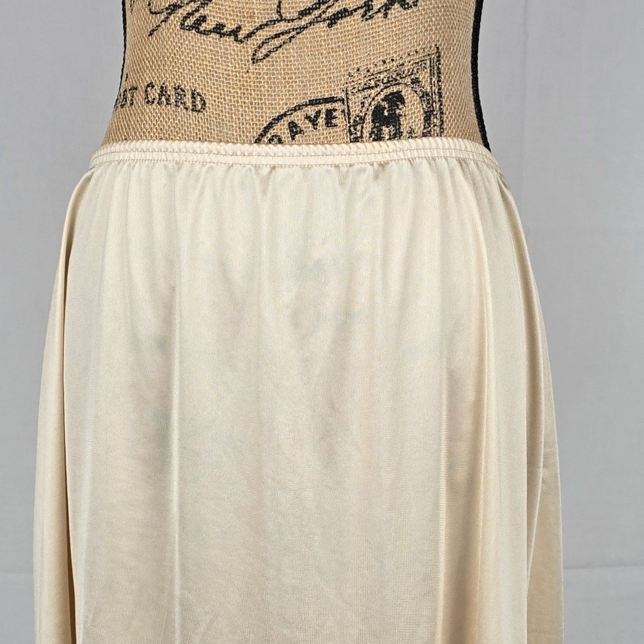 Vintage Vanity Fair Beige Antron III Nylon Lace Trim Half Slip Lingerie Large TT