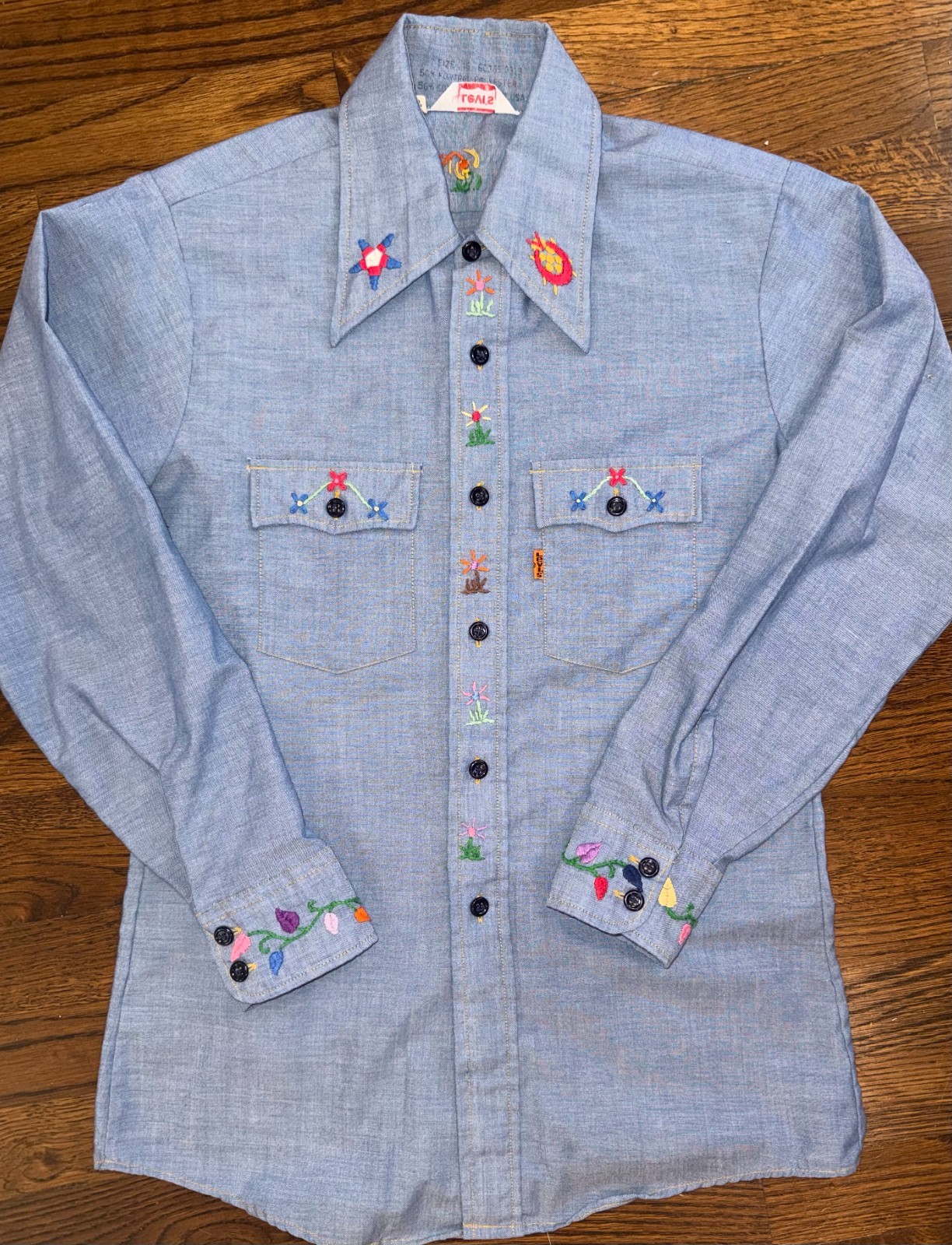 Levi&rsquo;s Red Tab Vintage Hand Embroidered 70&rsquo;s Mountains Shirt Extra Small