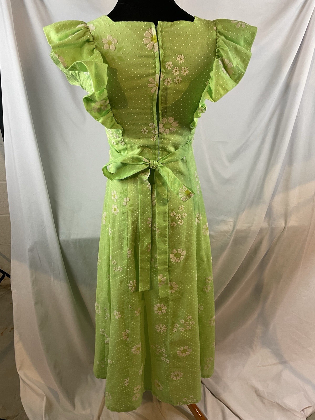 1970s Vtg Maxi Dress Gown Green Flocked dotted swiss daisy Mod Hippie Prom mint