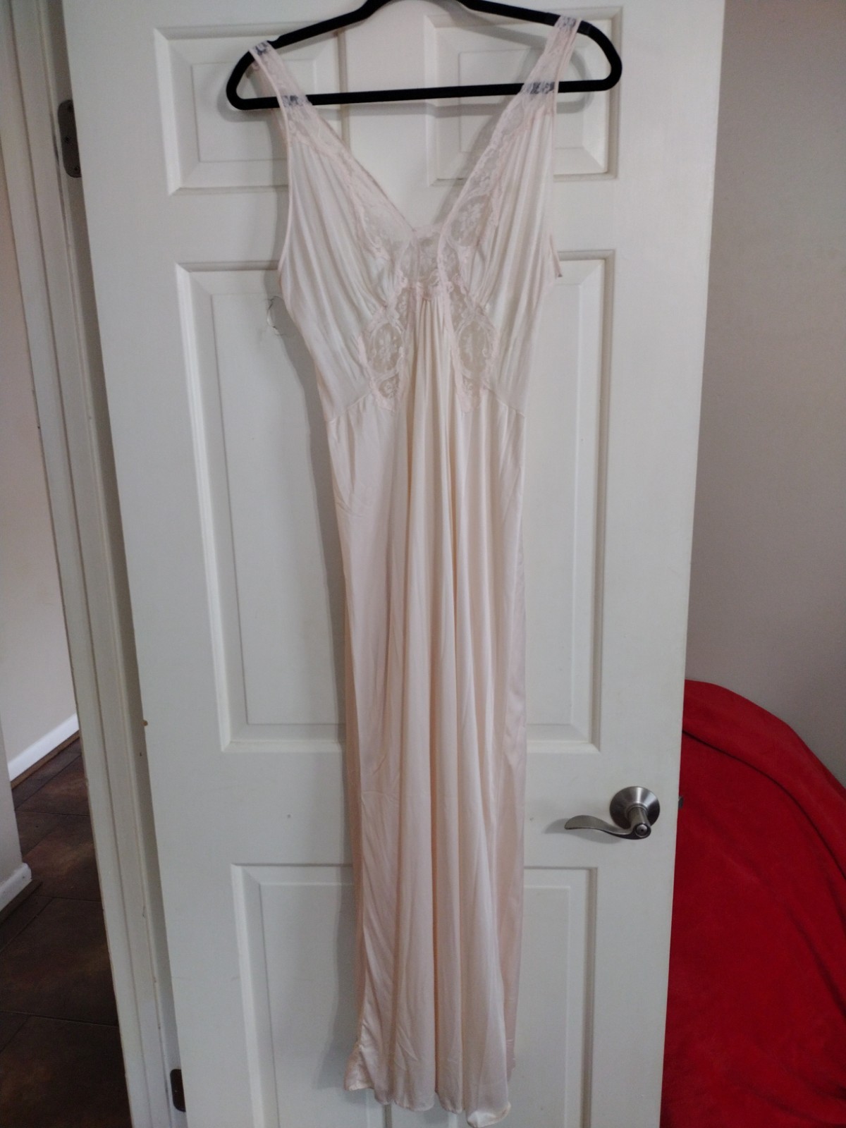 Vintage OLGA Ivory Half Sweep Nightgown L Body Silk Butter Soft