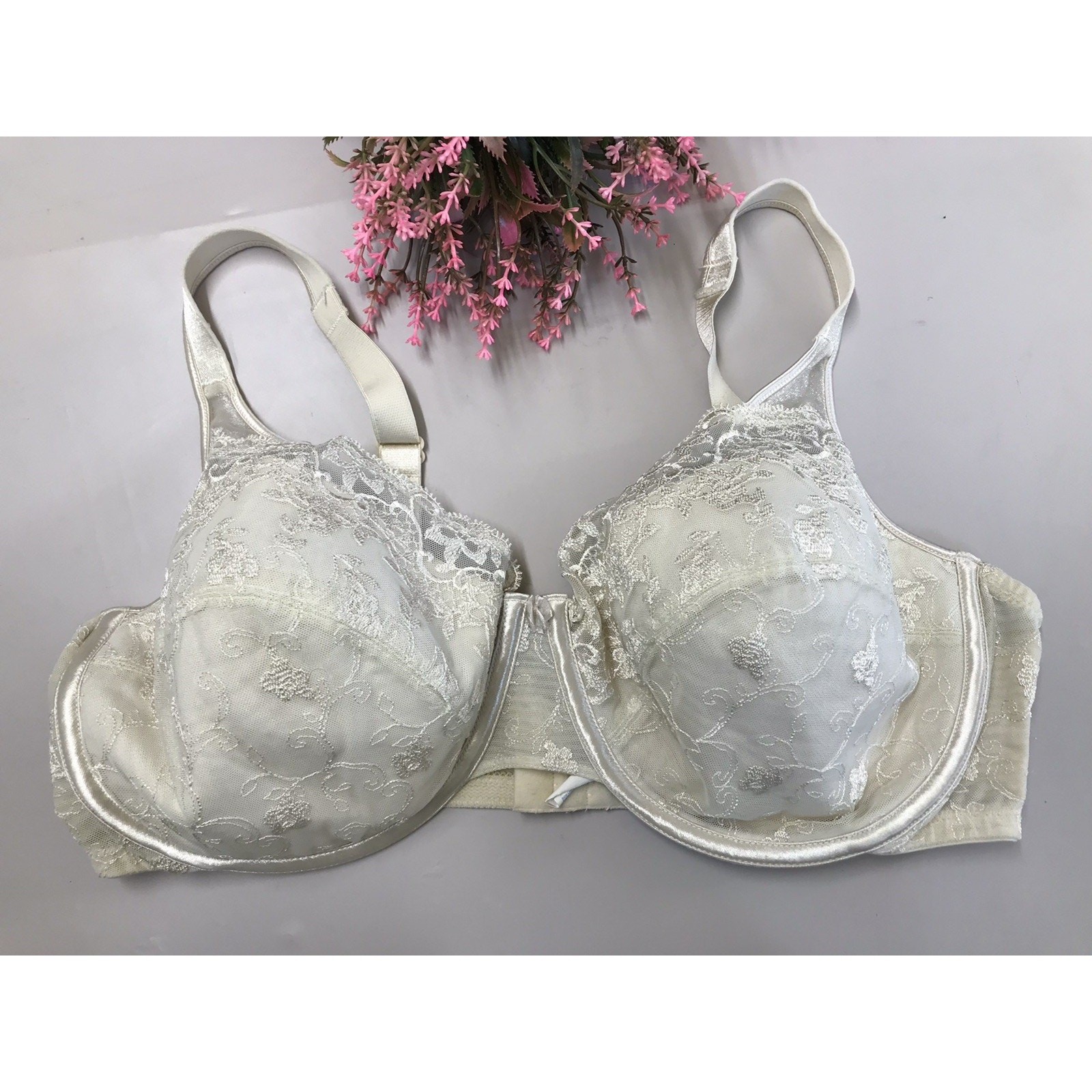 Vintage Playtex Secrets Satin & Lace #4022 Underwire Soft Cup Bra In Ivory 40DD