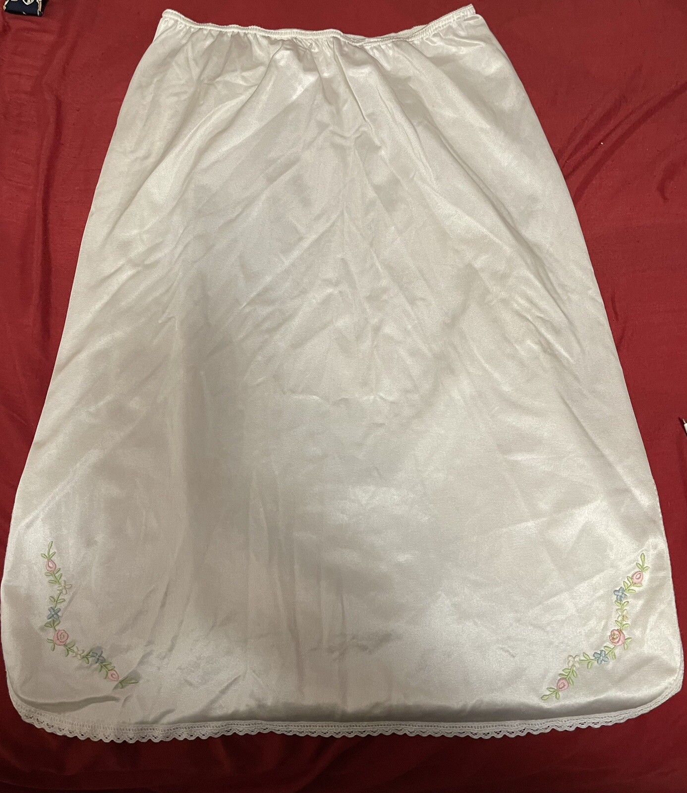 VINTAGE J C PENNEY EMBROIDERED HALF SLIP! MEDIUM 12/14. LENGTH 25