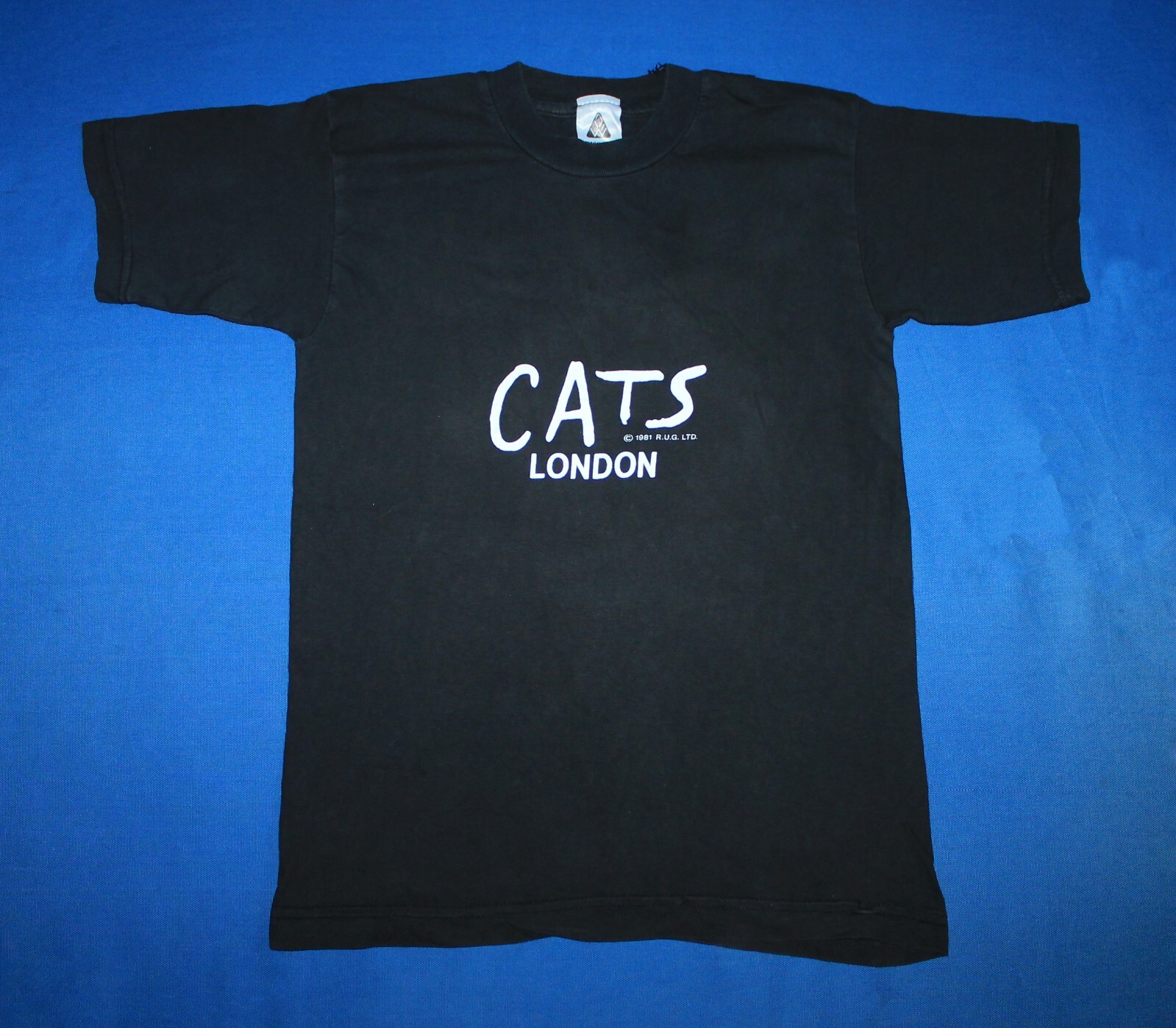 80s Vintage 1981 London Cats Shirt Musical Fantasy Film Women&rsquo;s Tee 2XS/XS