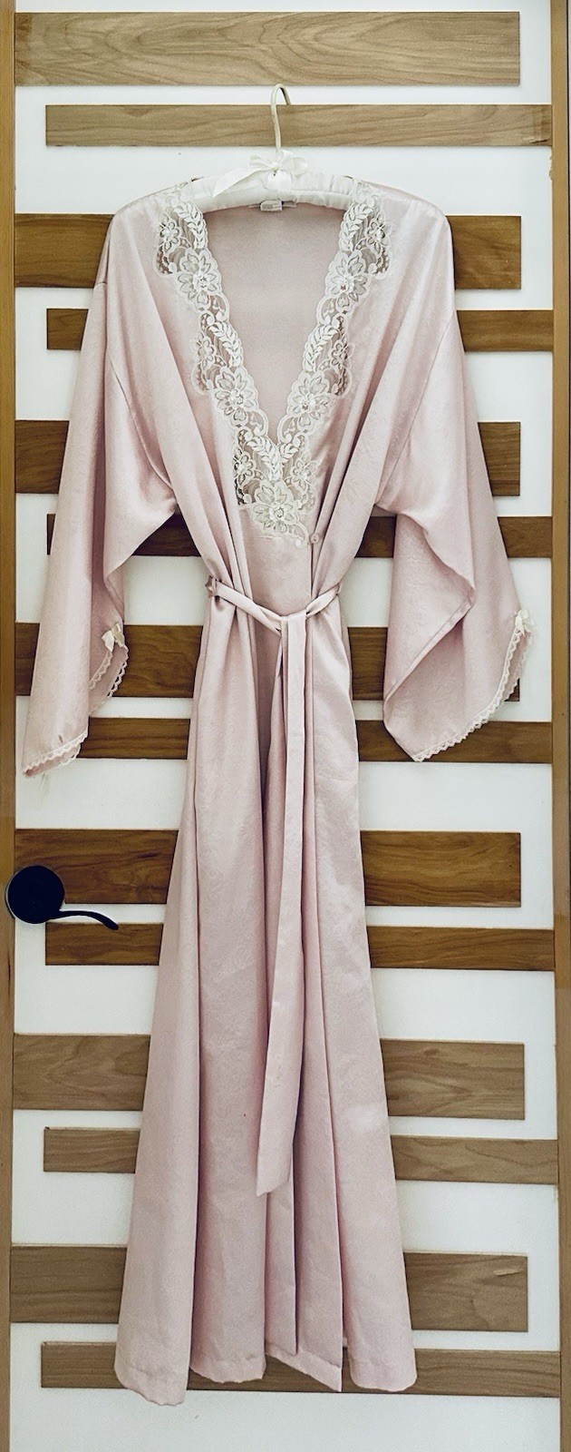 Vtg Lilly Of France Sleepwear Soft Pink Nylon Lace Dressing Gown Belted Robe