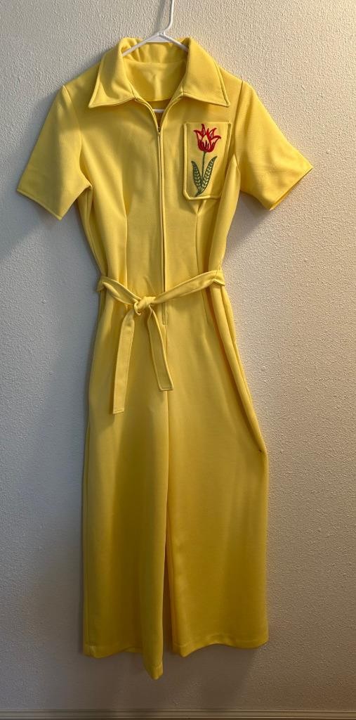 VINTAGE YELLOW TULIP EMBROIDERED JUMP SUIT. SEE MEASUREMENTS. CUTE!