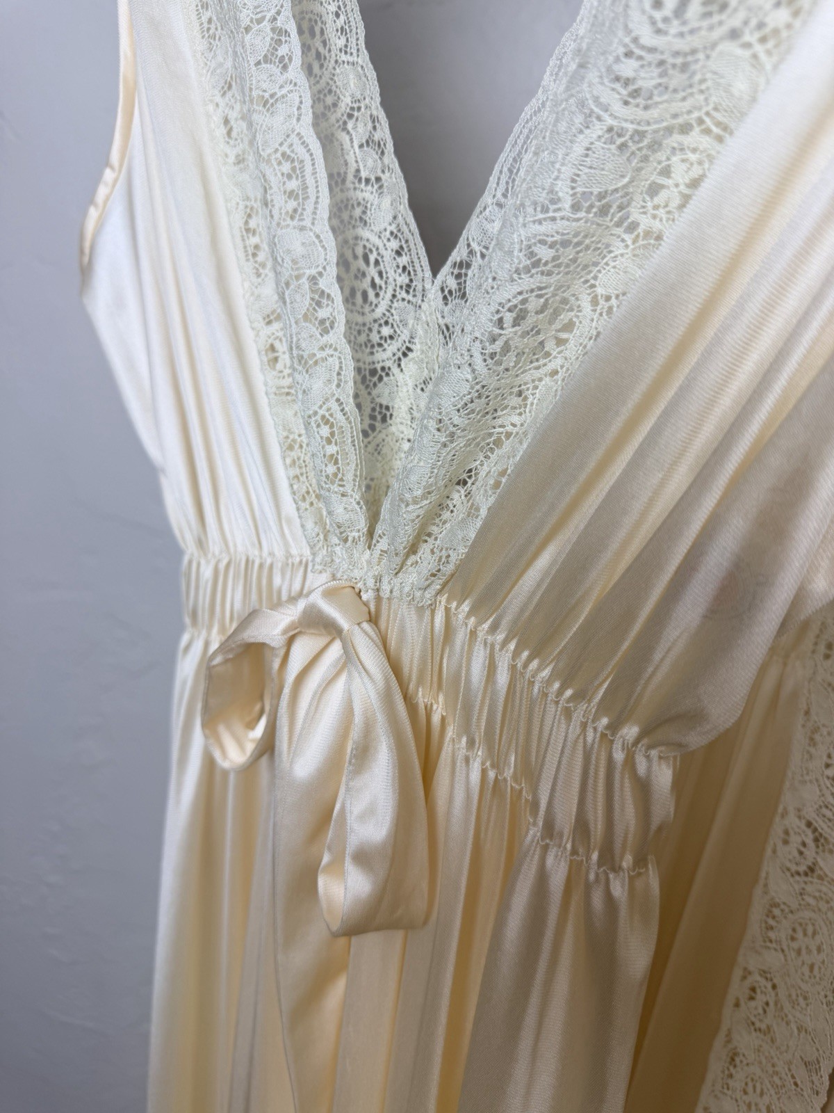 Vintage Miss Elaine Peignoir Set Ivory Lace Bridal Robe Gown Small USA