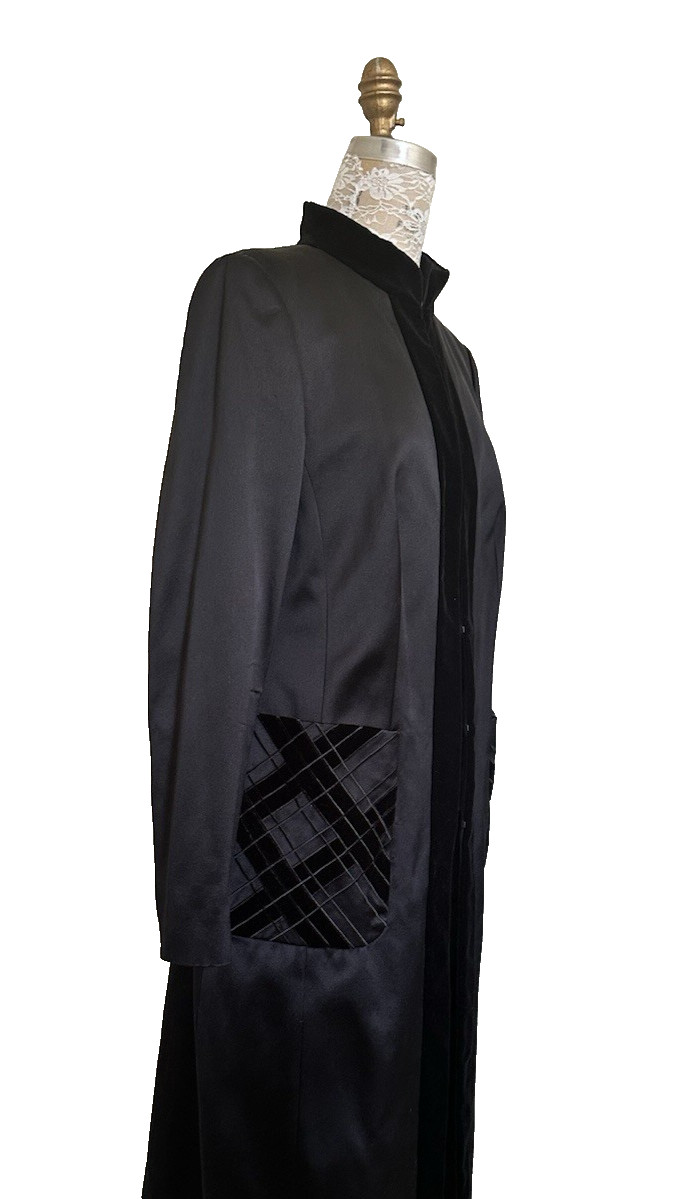 1990s Vtg Escada Black Silk with Velvet Trim Evening Dress Opera Coat – Size 40