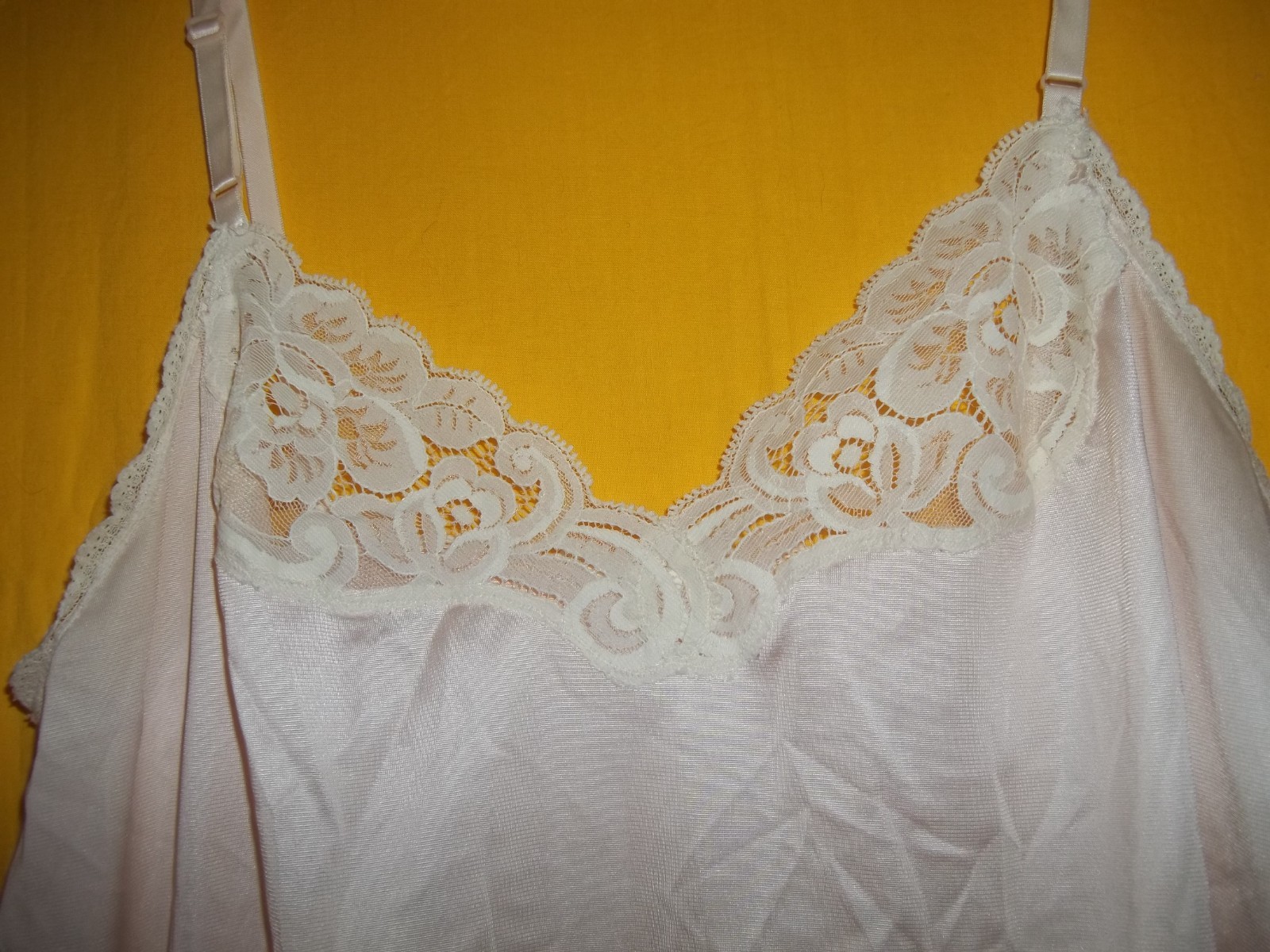 VTG Vanity Fair Pink Lace Piqant Satin Camisole Tank Top Size 38 style 17-764