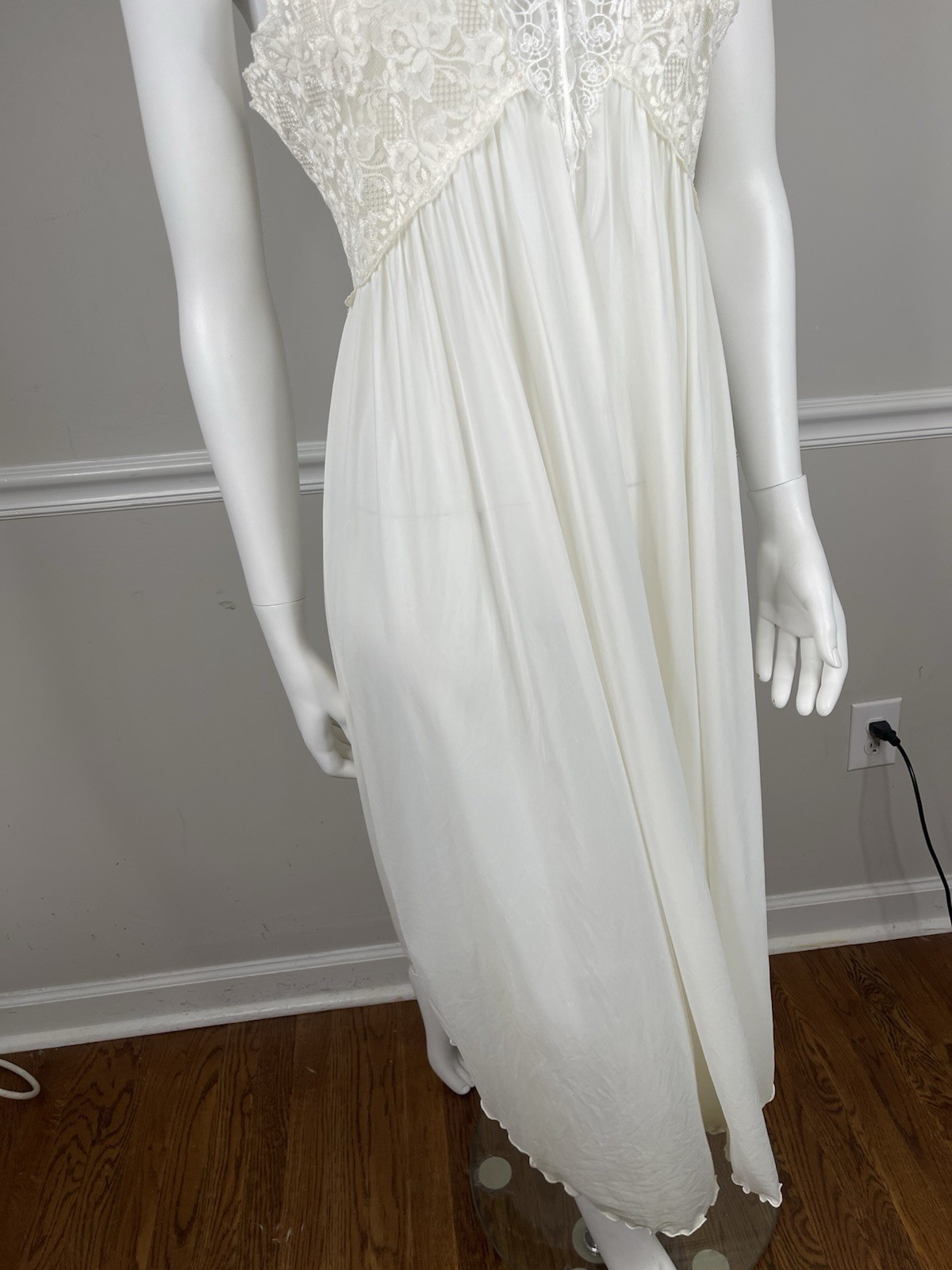 VTG Miss Elaine Intimates Romantic nightgown Lace Bodice Size 36” sexy Ivory