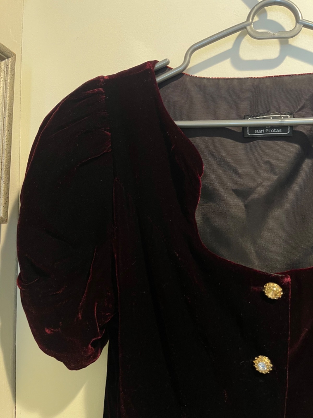 READ CACHET BARI PROTAS Burgundy Velvet Rhinestone Button Cocktail Dress 7/8
