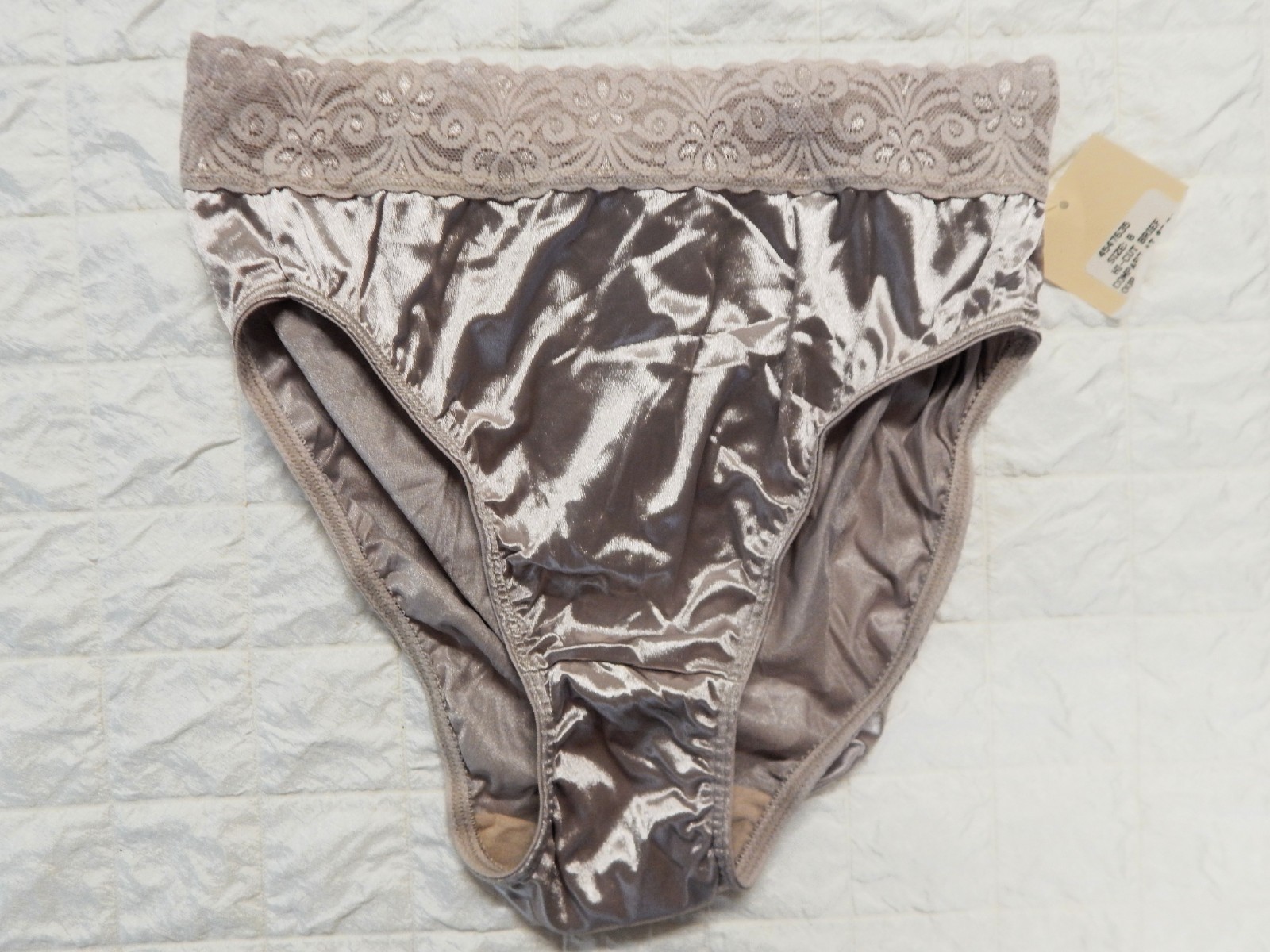NOS Vintage Bali Studio Second Skin Lace Hi-Cut/Hi-Leg Satin Panties Taupe Sz 8