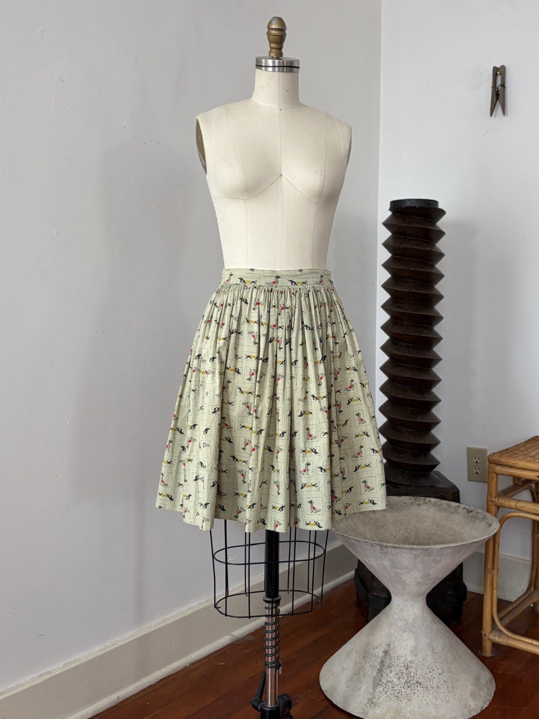 40s 50s Cotton Novelty Print Full Skirt Dog Poodle Motif Dirndl Atomic Kitsch XS