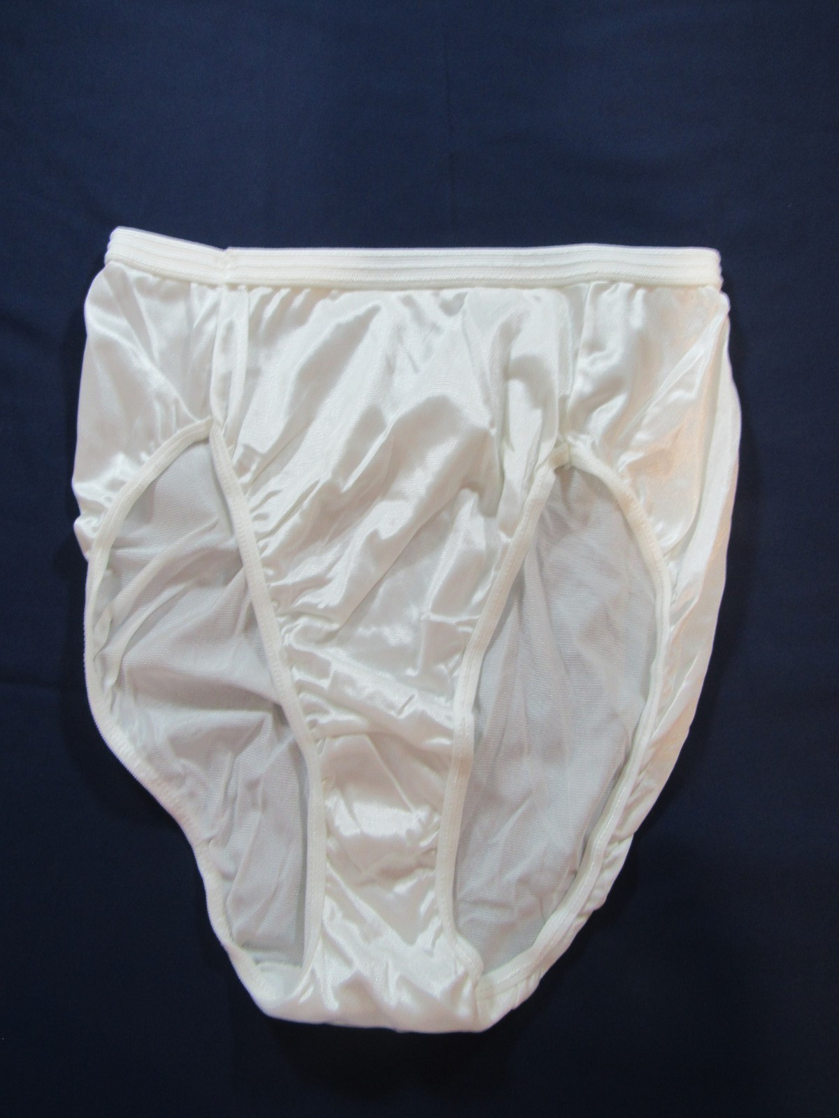 VINTAGE LADY MANHATTAN WHITE SILKY SOFT NYLON HI CUT LEG PANTIES SIZE 5 S NWOT