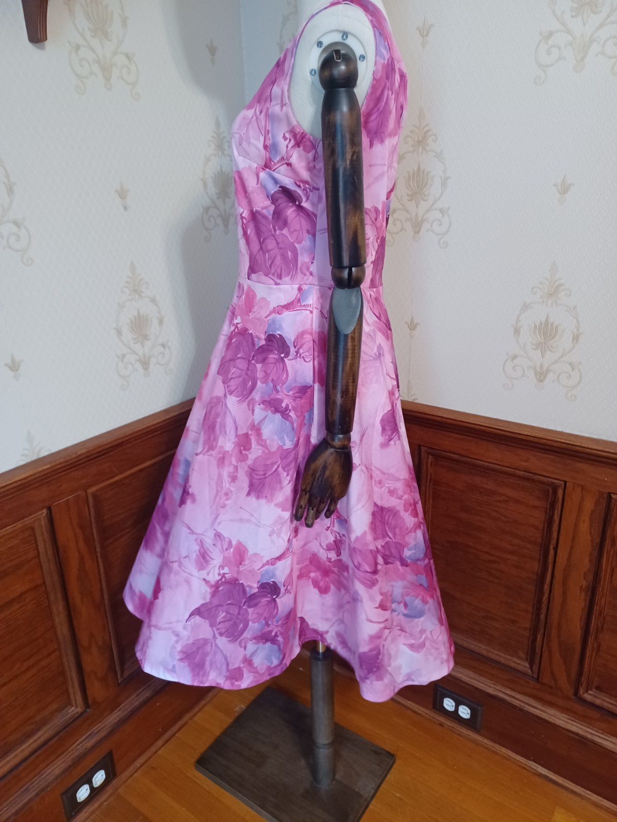 Vintage 1960s/70s Pink Pastel Romantic Mod Garden Party Watercolor Floral Dress