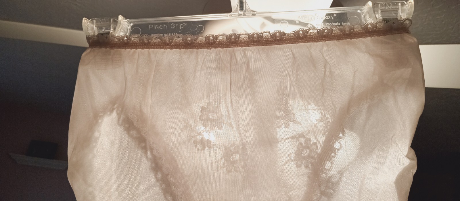VIVE la DIFFERENCE VINTAGE PANTIES sz 6 HI-CUT L BEIGE SATIN w-LACE NWT #17-16