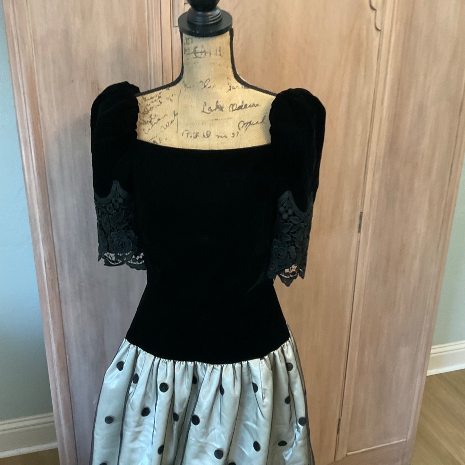 Rare VTG William Pearson 80’s Black Velvet Lace Puff Sleeve Formal Gown Sz 12