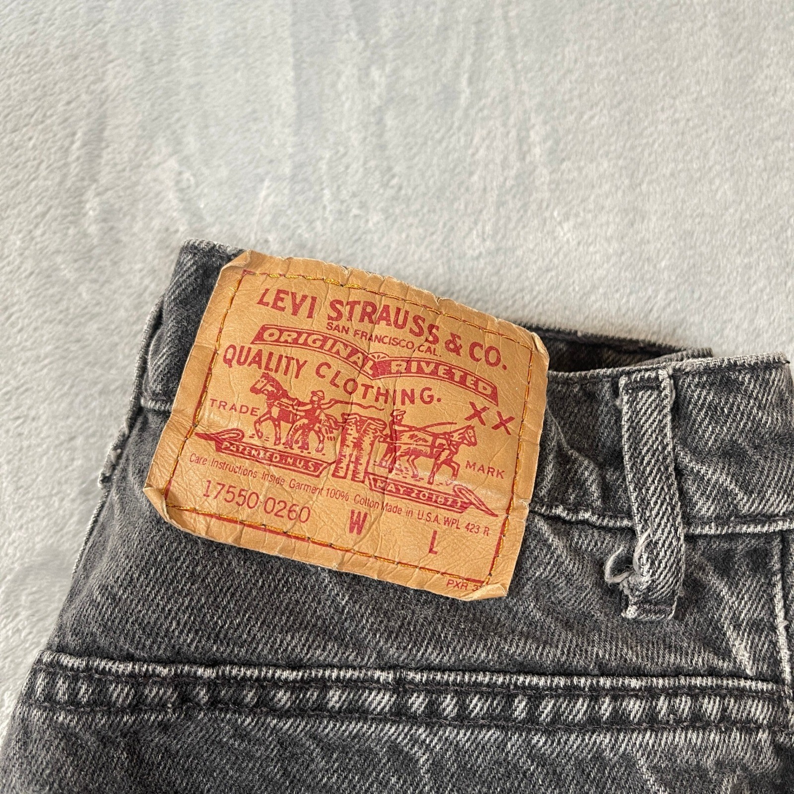 Vintage Levis Women&rsquo;s Size 23 Black High Waisted Tapered Leg Jeans Made in USA