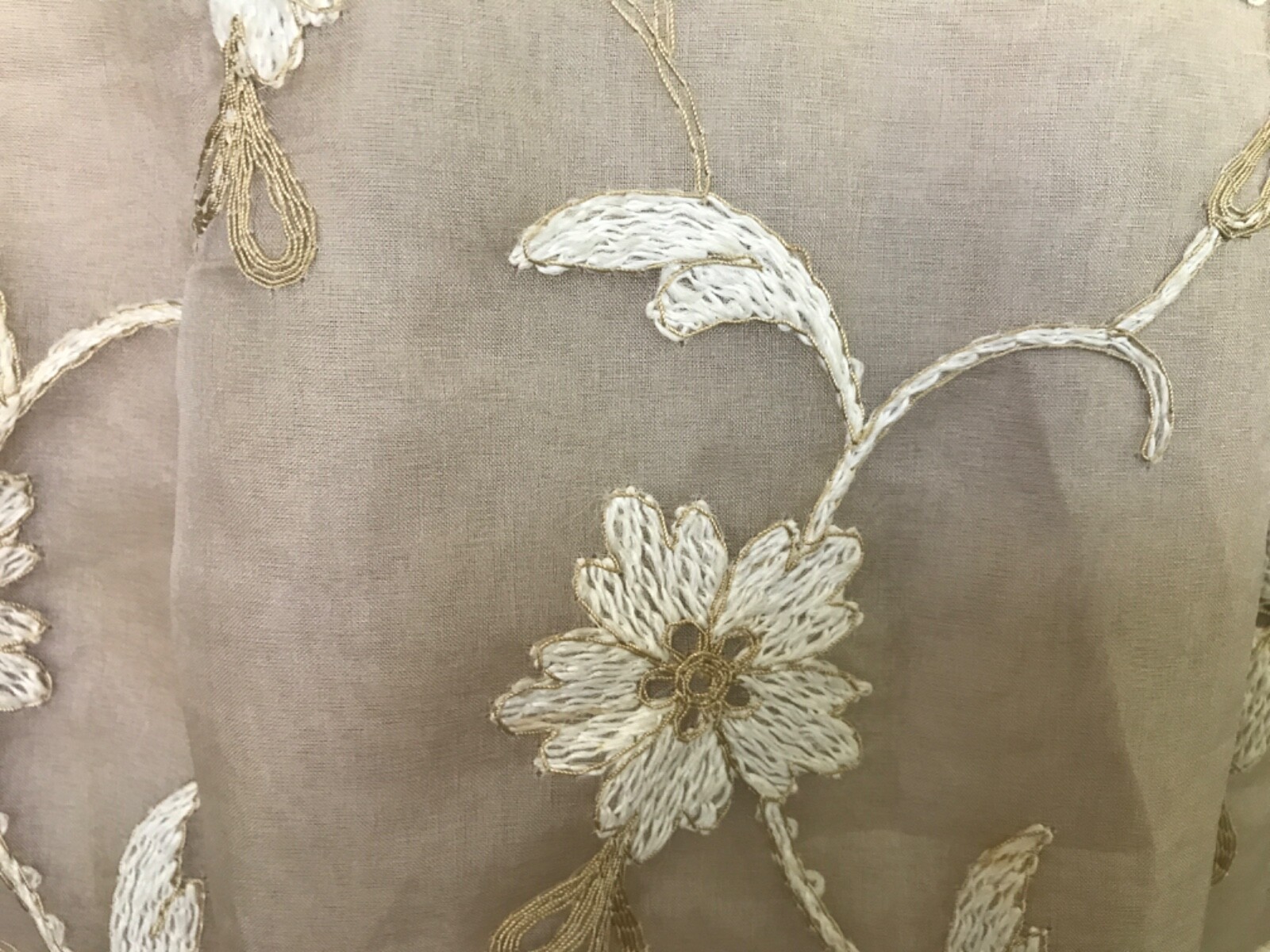Vintage « Union » made with silk & taffeta flowerly embroidered ivory/peach dress