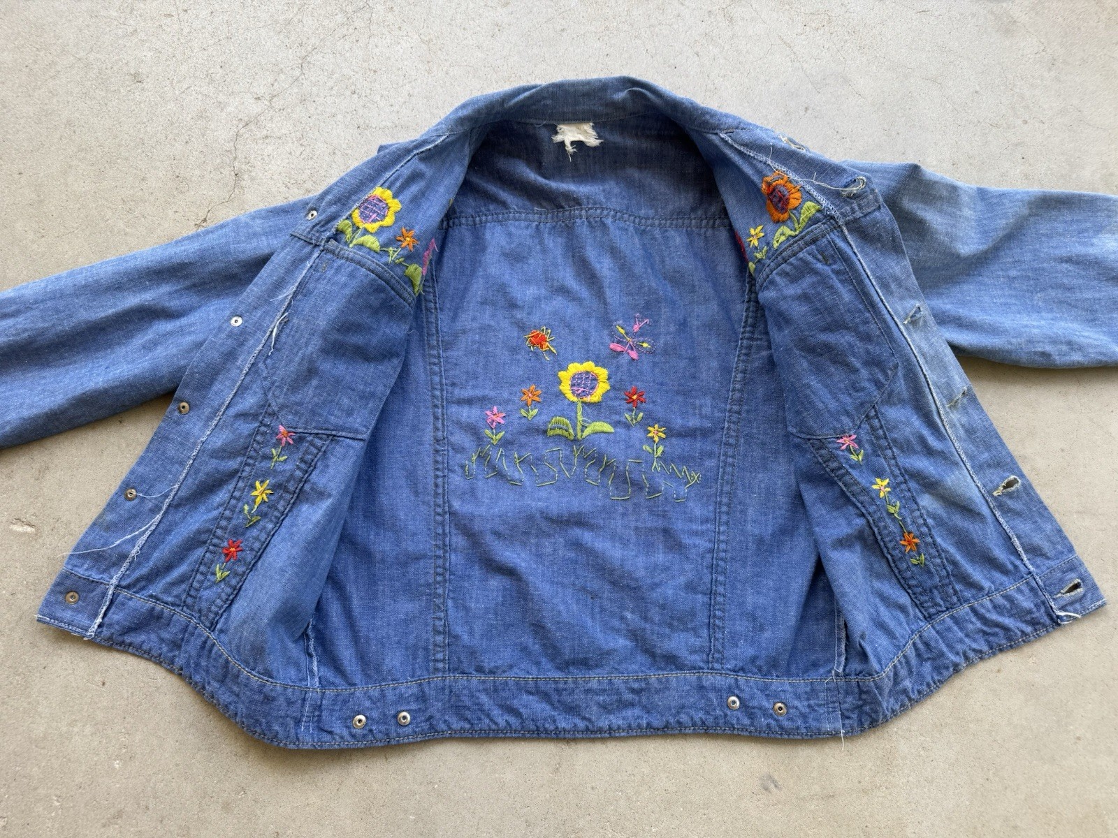 1970s Embroidered Chambray Jacket Floral Western Trucker Cotton Mexico S/M VTG