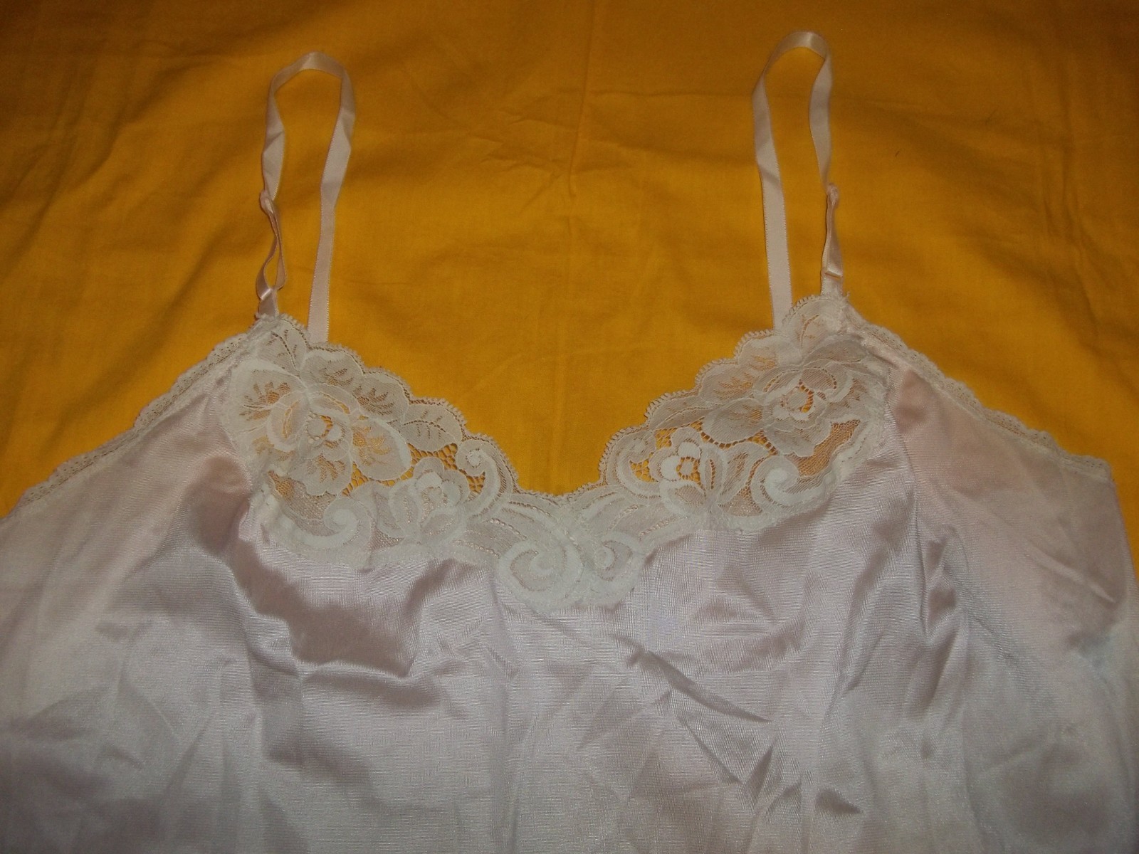 VTG Vanity Fair Pink Lace Piqant Satin Camisole Tank Top Size 38 style 17-764