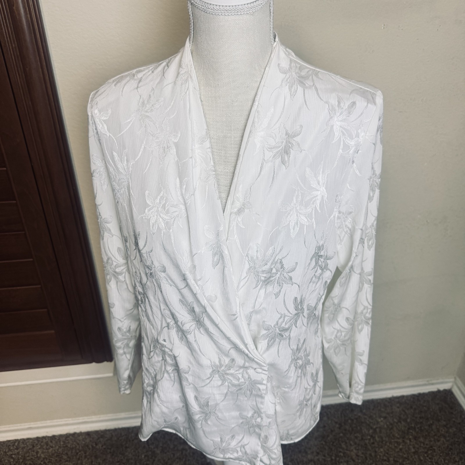 Vintage Ivory wrap Blouse Lloyd Williams sz 10 romantic dressy textured floral