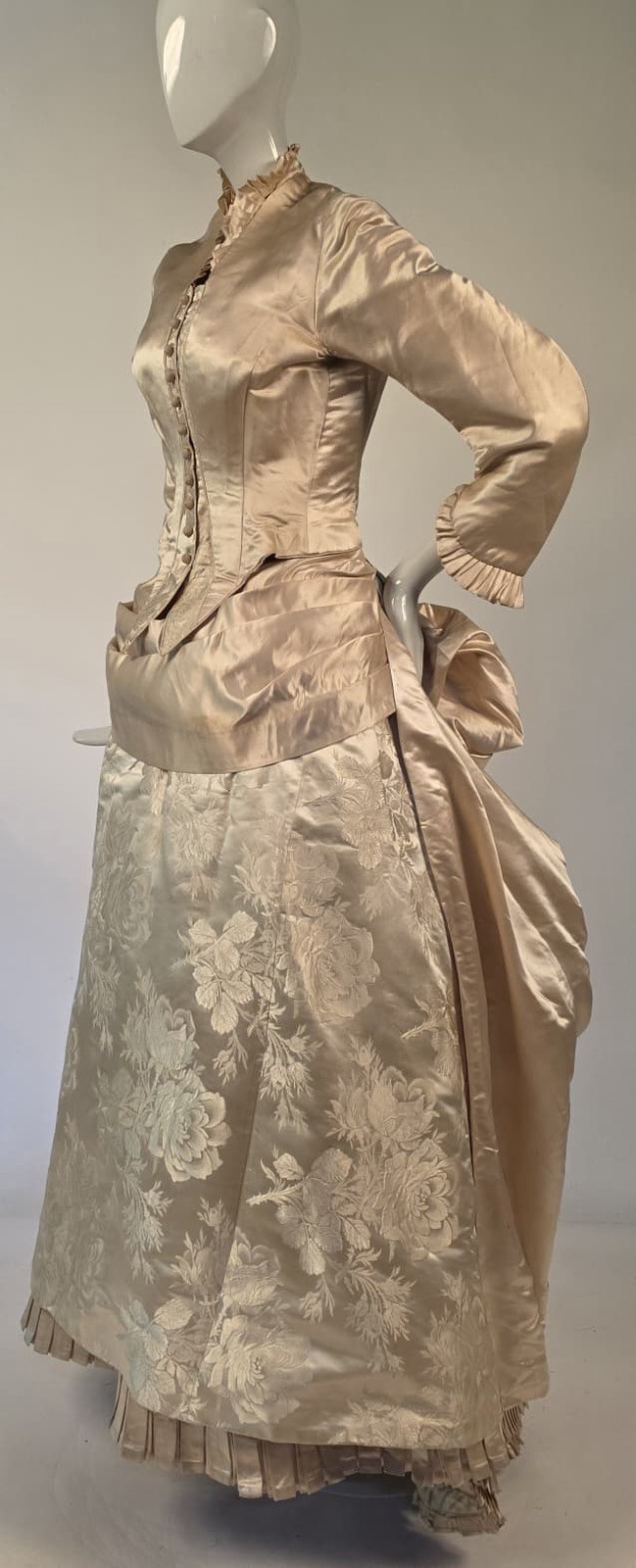 VICTORIAN 1880’S 2 PC ROSE PATTERN SILK BROCADE BUSTLE WEDDING DRESS W TRAIN