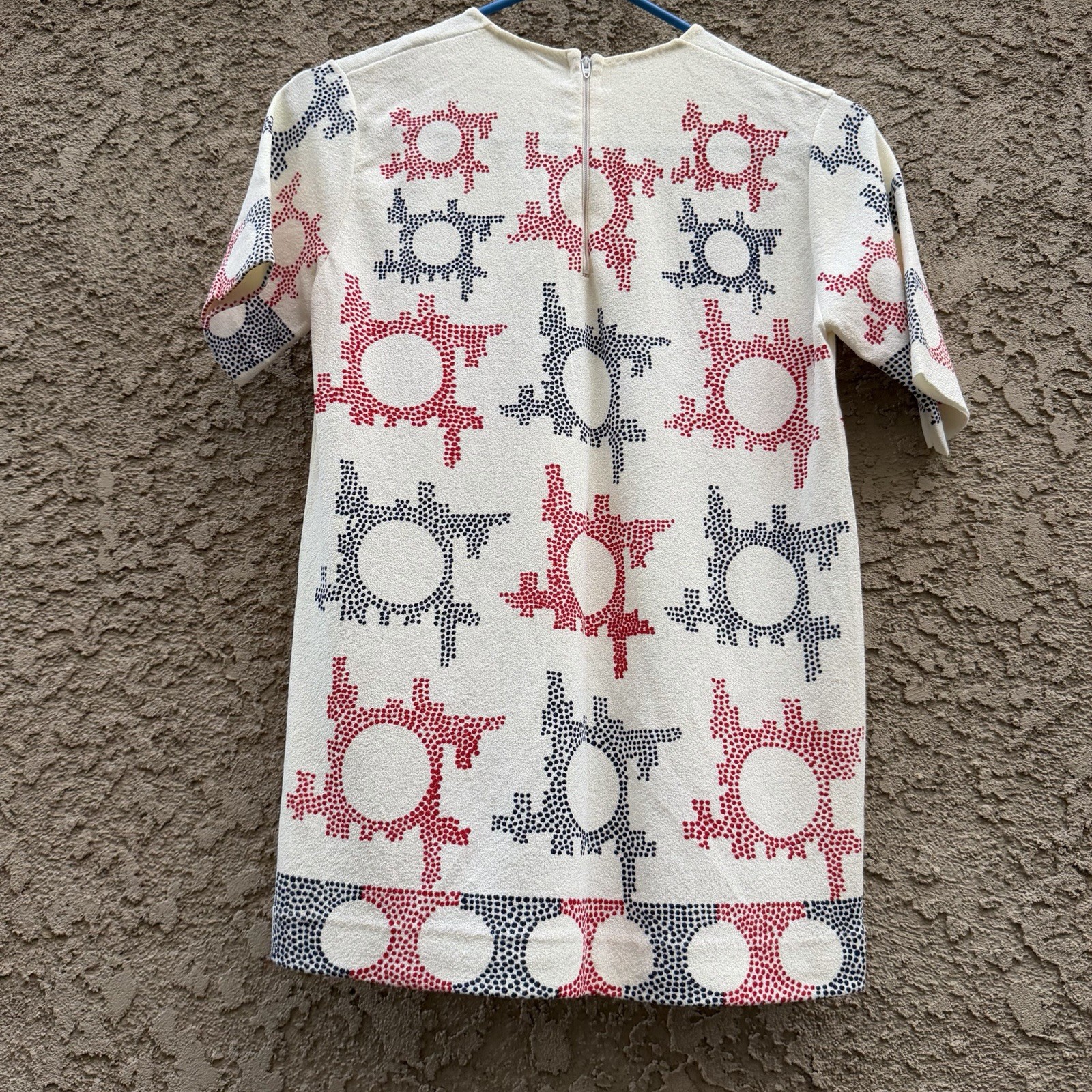 Vintage 1970’s Top Women’s White Novelty Print Pointillism Everyday Hippy Party