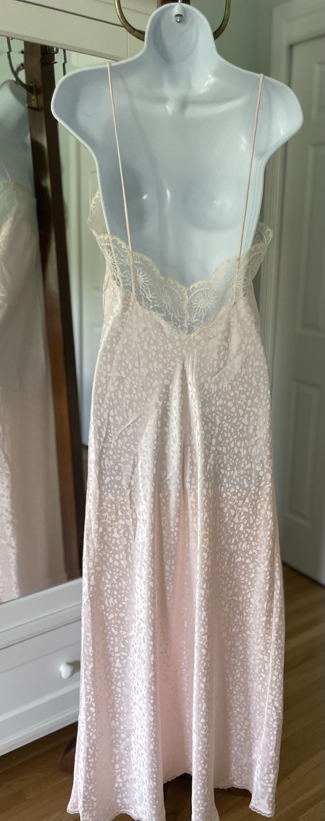 VTG &rsquo;80s Georgette Trabolsi – Medium- Chemise Nightgown -Blush Pink Cream Lace