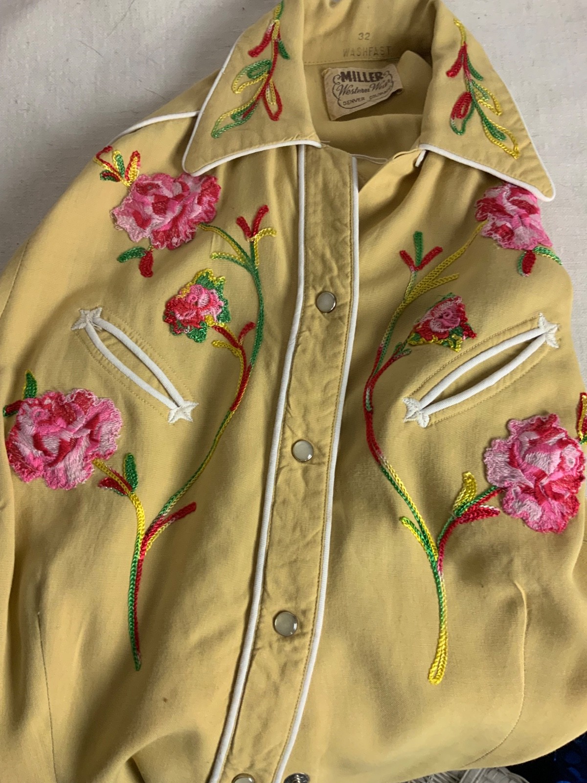 MILLER WESTERN WEAR Vtg 50s Dk Yellow Floral Embroidered Shirt-Bust 38/2XS-XS