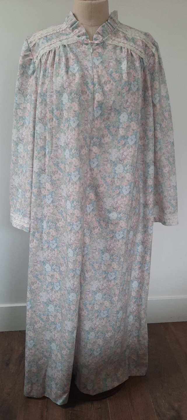 VTG Lorraine Nightgown Sleepwear Women&rsquo;s Size L Long Sleeves Zip Up Warm US Made