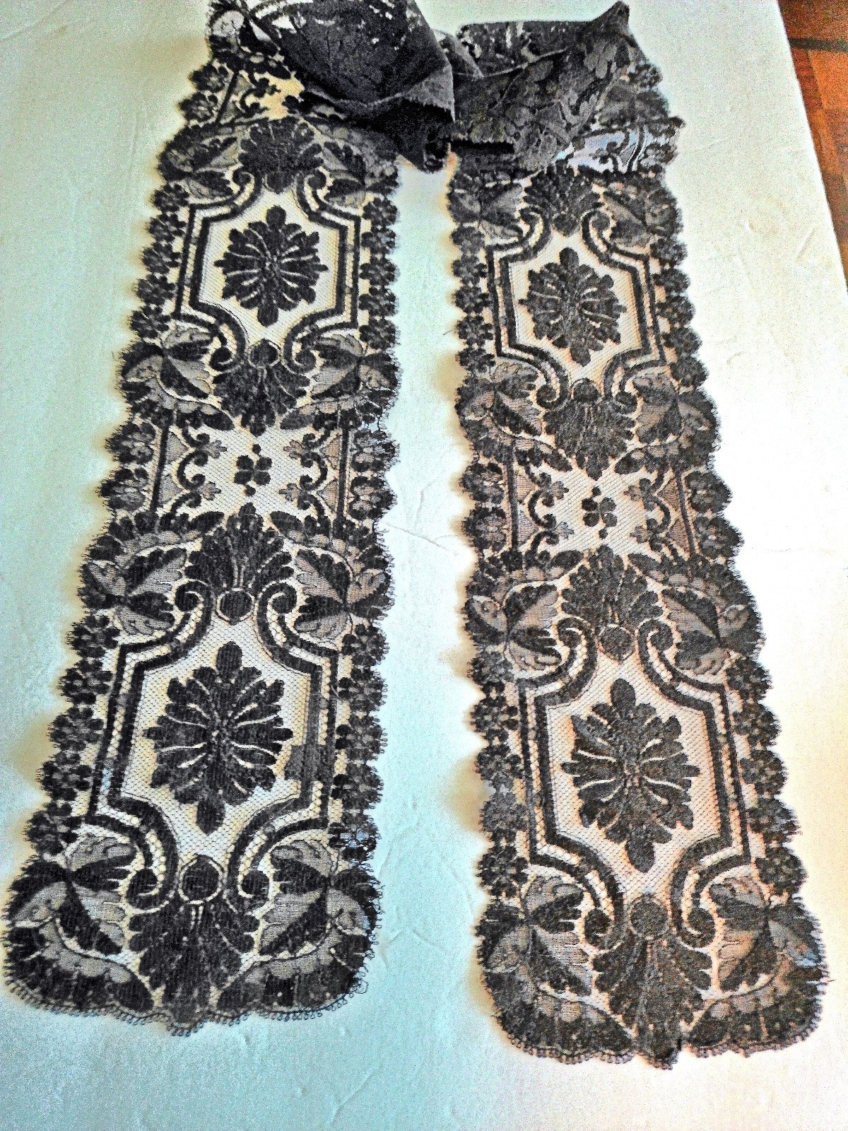 Antq Lappet Lady&rsquo;s Scarf 57&Prime; Black Chantilly Lace Floral Mourning
