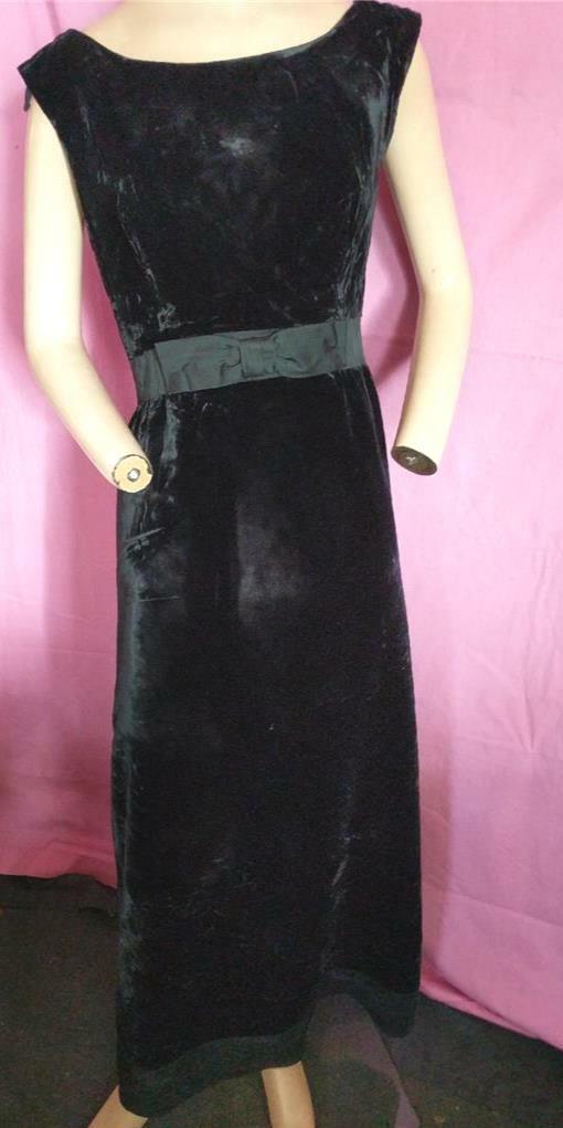 1950&rsquo;s VTG. BLACK VELVET METAL ZIPPER EVENING MISS ELLIETTE DRESS -36&Prime; BUST-USA