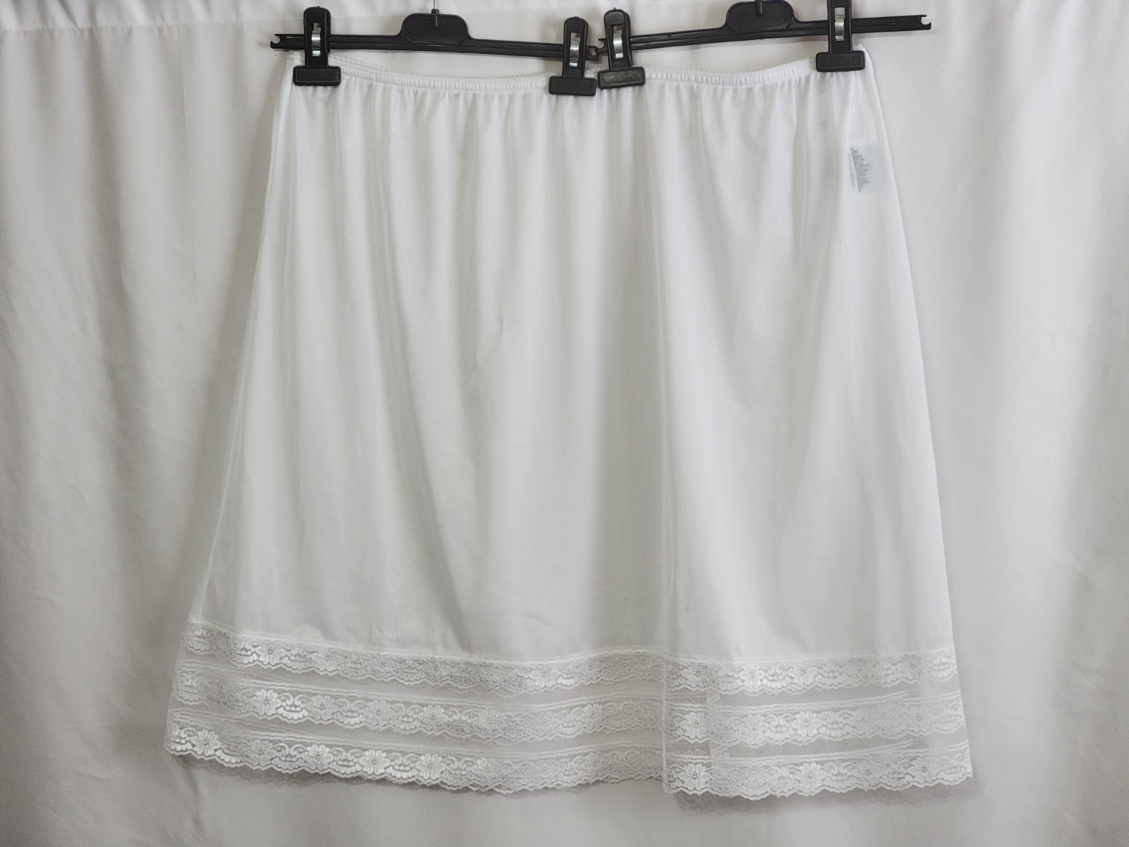 VINTAGE METROPOLITAN HALF SLIP WHITE NYLON LACE TRIM PLUS SIZE 4X LENGTH 25.5&Prime;