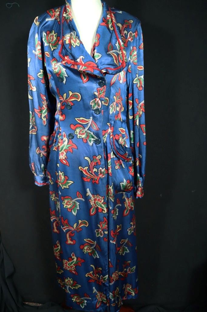 VINTAGE FRENCH 1940&rsquo;S WWII ERA BLUE PAISLEY STYLE SATIN HOUSE ROBE SIZE MEDIUM