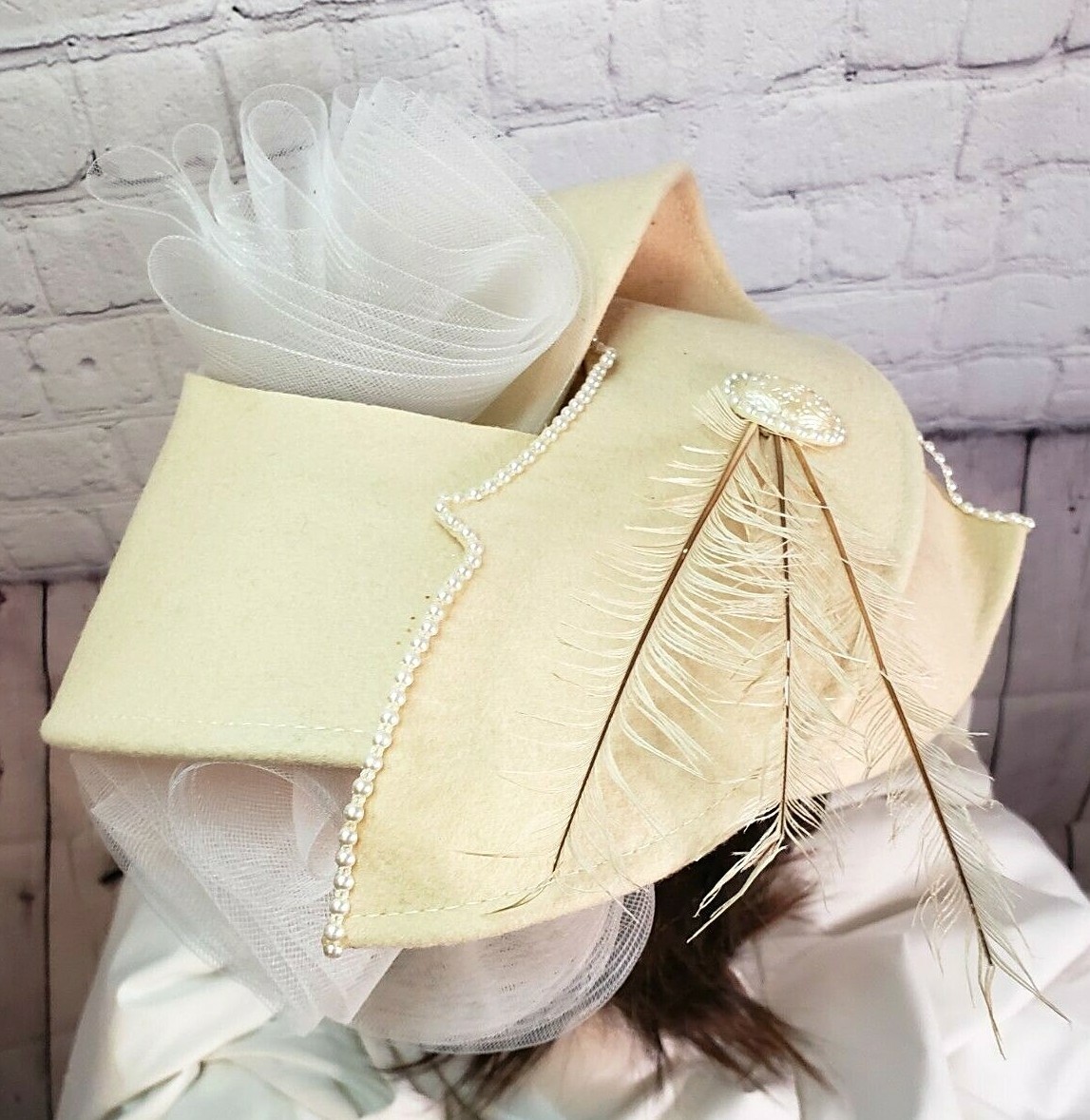 Vtg Bollman Hat Co. Designer&rsquo;s Touch Exclusive Wool Doeskin Felt Feathers Pearls