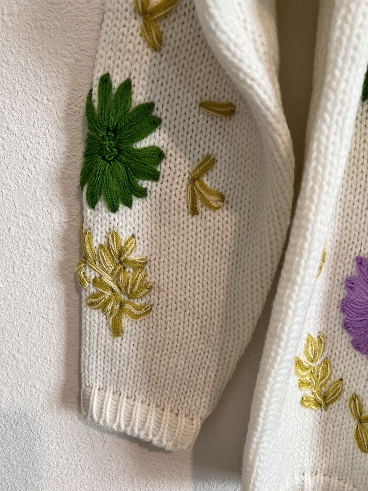 1960s Glamour Knit acrylic embroidered sweater Size 44 Flowers