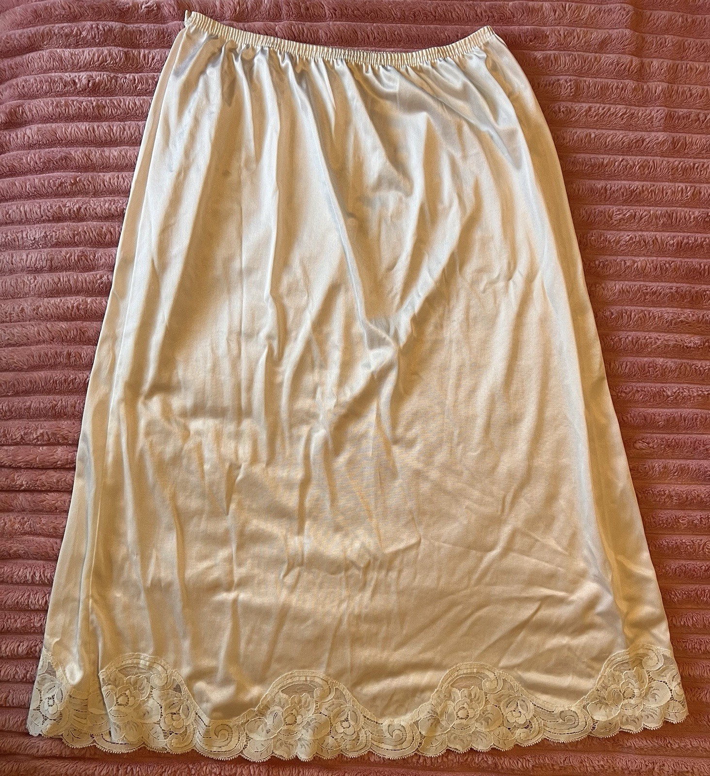 1970s VINTAGE VANITY FAIR Antron III NYLON and LACE Ivory Half Slip SM