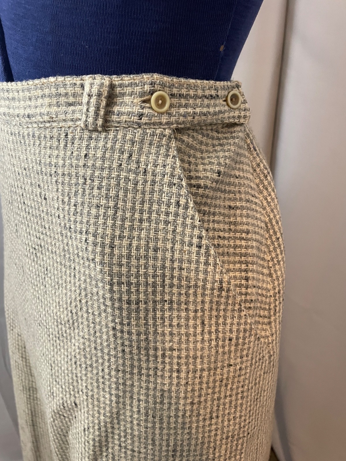 Harris Tweed Midi Skirt Tan and Cream Houndstooth 1940s Preppy Euro Vintage S