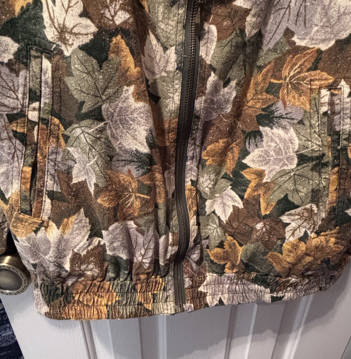 Casual Corner & Co. Leaf Pattern Silk Nylon Woman’s Size Medium Zip Up Jacket