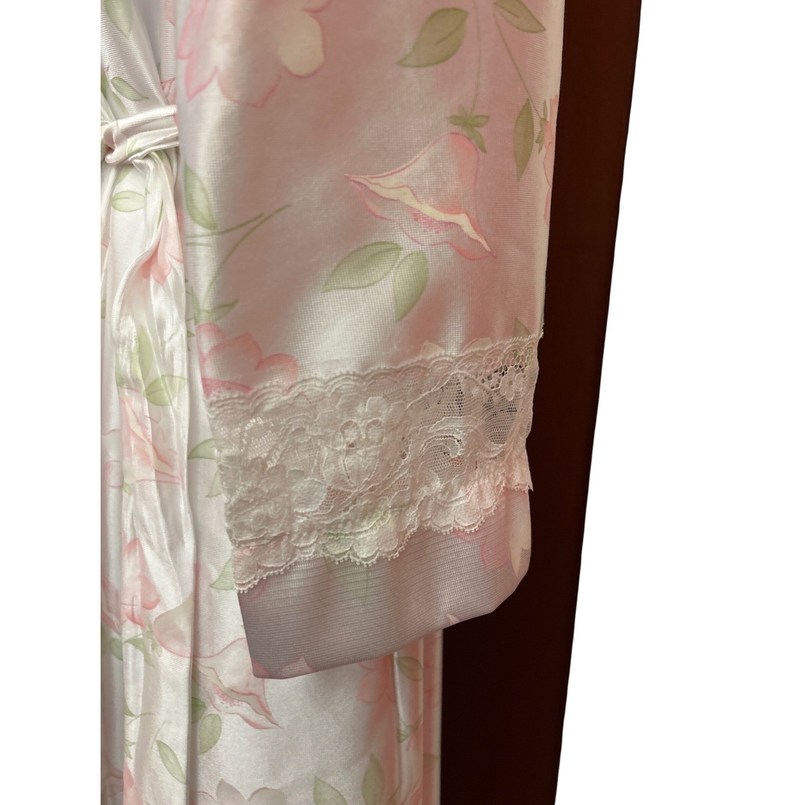 Vintage NWOT Lorraine Floral Robe Coquette Cottagecore Romantic Lace Trim Wrap