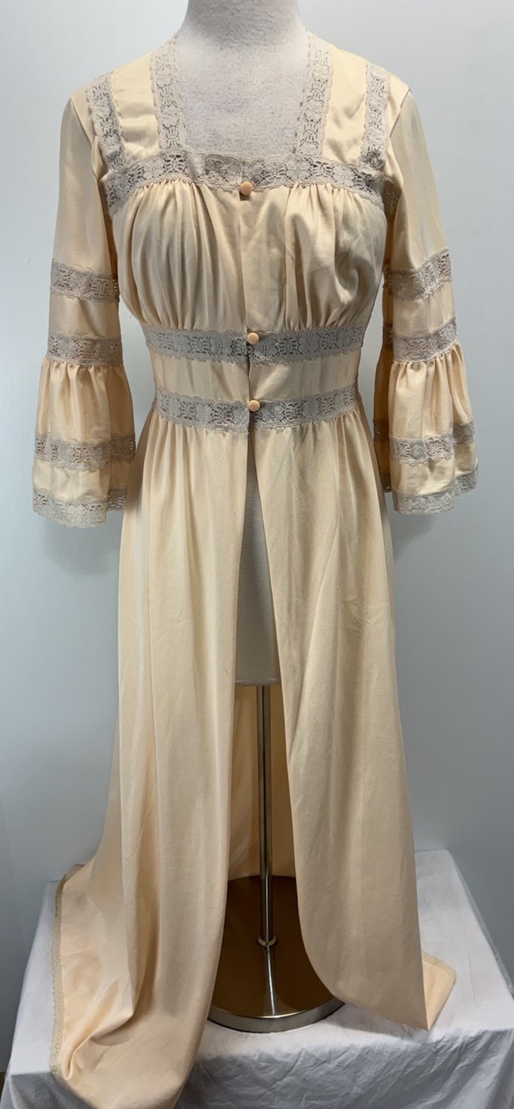 Vtg Sears Robe Dressing Gown Women’s Soft Peach 70s Empire Neckline Romantic