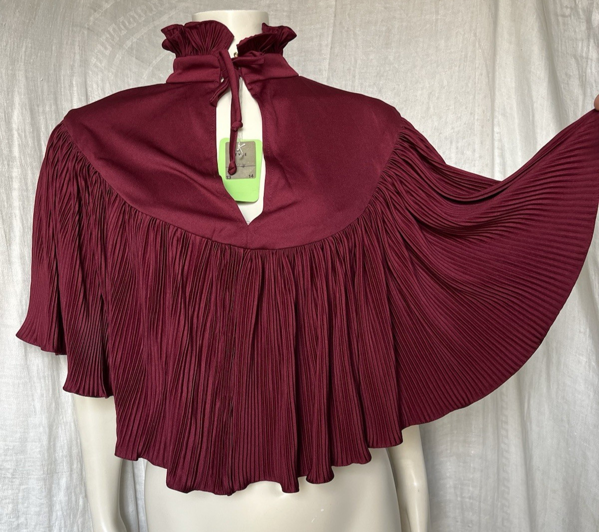 Vintage 1970s Capelet Cape Topper Ruffle Collar Pleated Gothic Vampy Evening Med