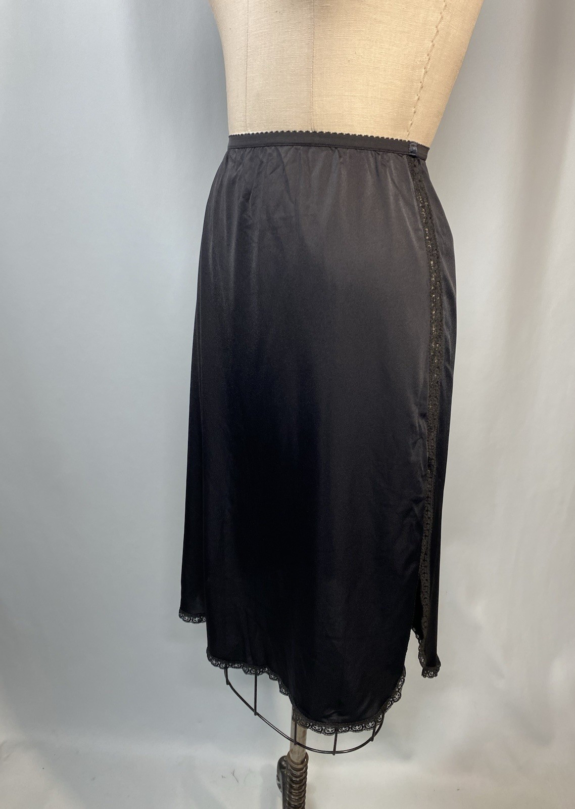 Vintage half Slip SIZE MEDIUM TALL black nylon SHADOWLINE long length 26&Prime; slits